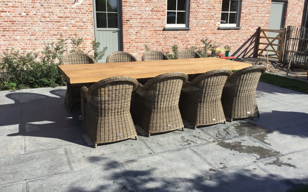 Outdoor table 3000*1000*760H bladdikte 7cm