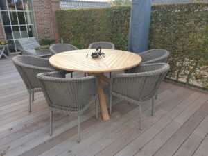 ronde teaktafel