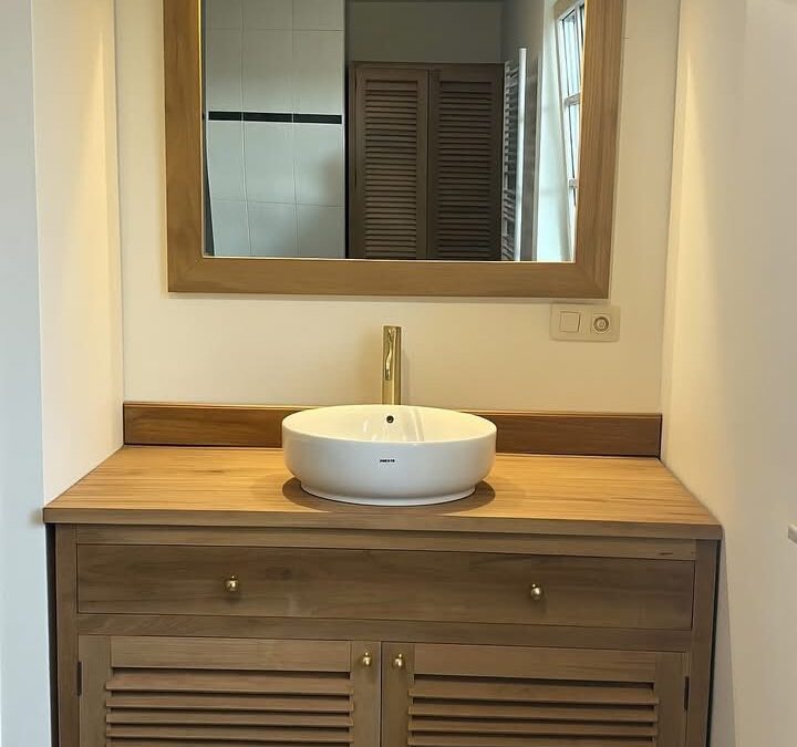 Lavabomeubel met louvre deuren