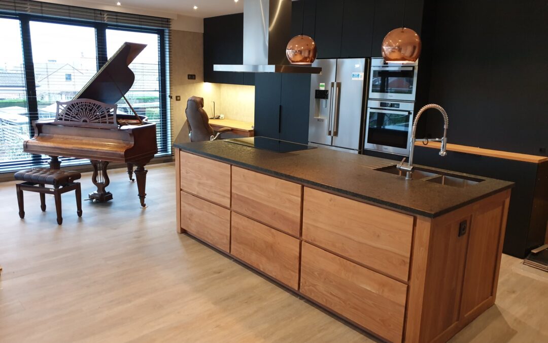 Keukeneiland op maat met bureau