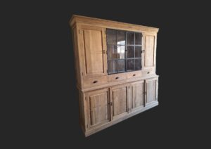 vitrinekast met zwarte metaaldeuren